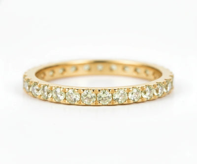 Elegant gold ring featuring a vibrant lemon quartz gemstone