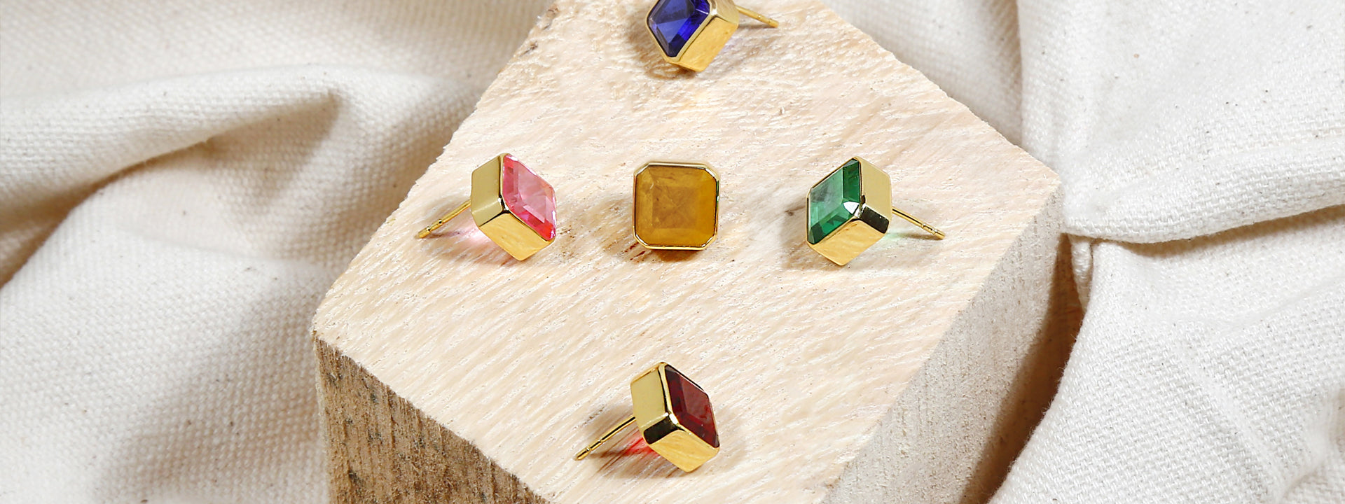 Elegant Jewelry Gifts for International Women’s Day