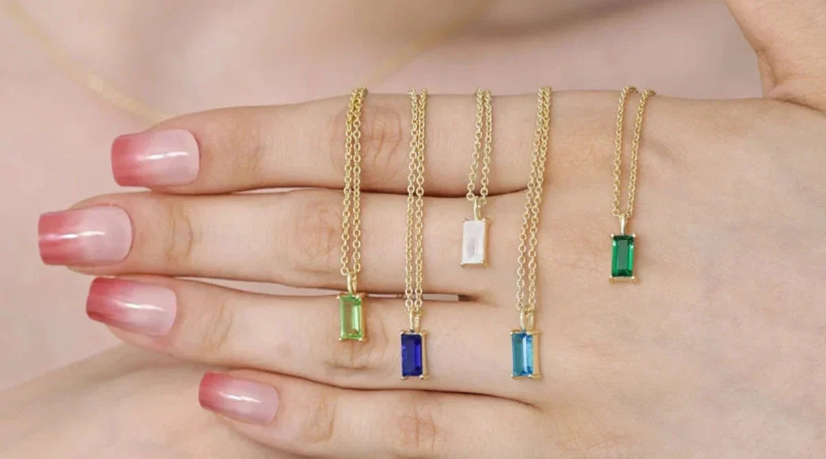 trendy layering-necklace-pendant- for women