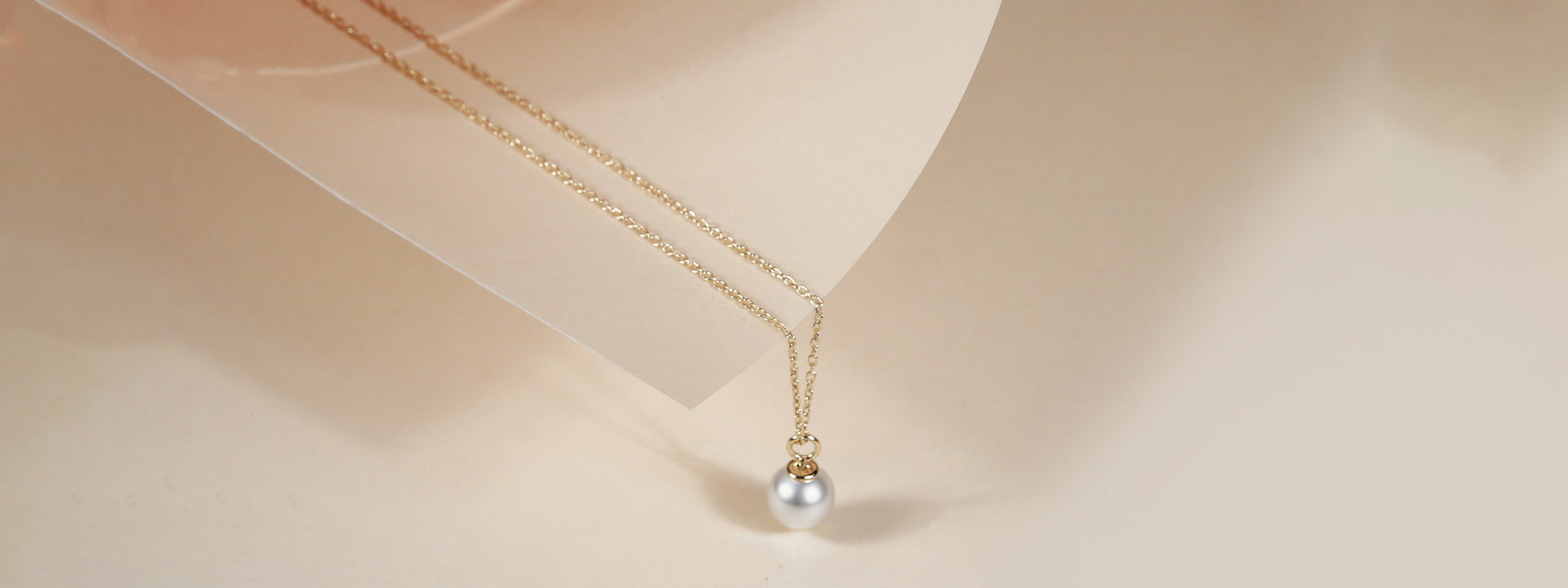 What Is a Pearl Necklace? Types & Buying Guide
