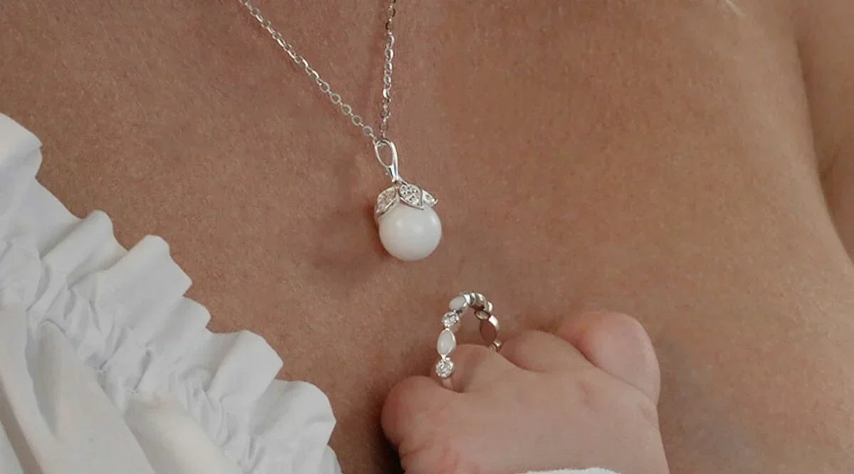 mixing- preserved -breast- milk resin- for- jewelry