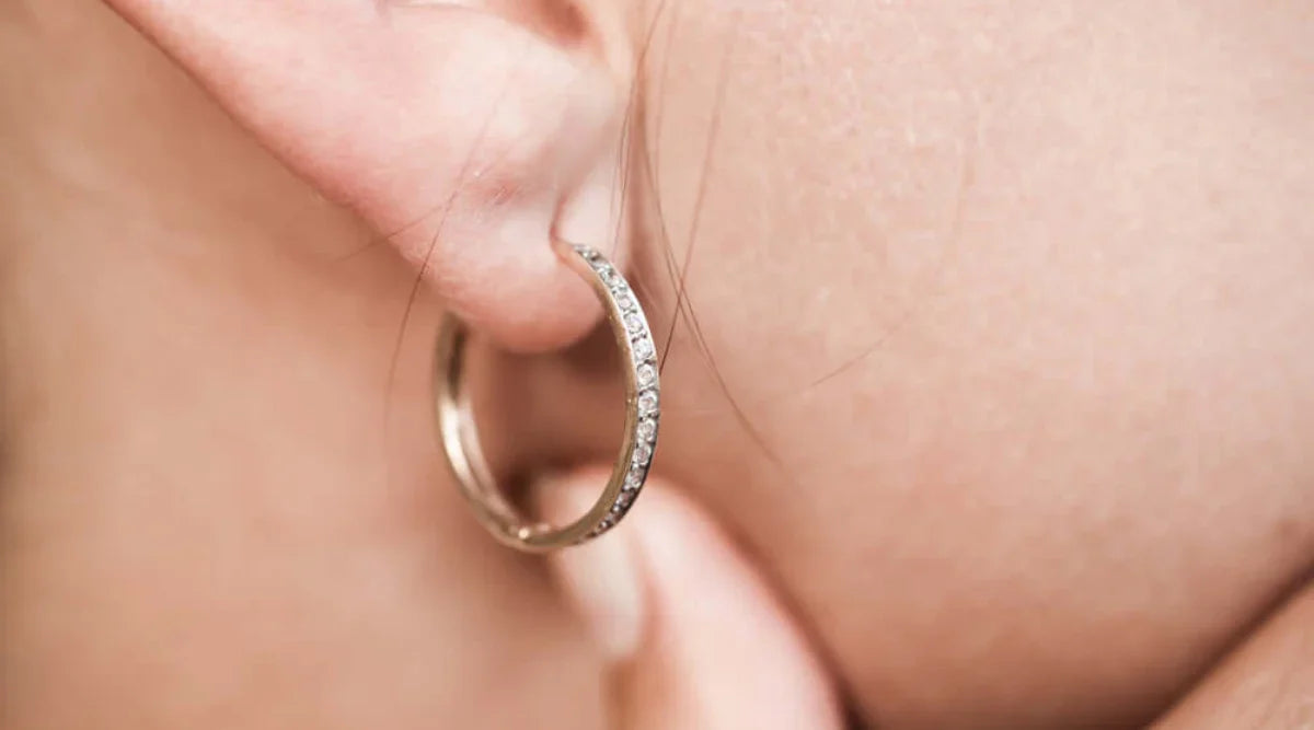 why-do-earring-holes-stink