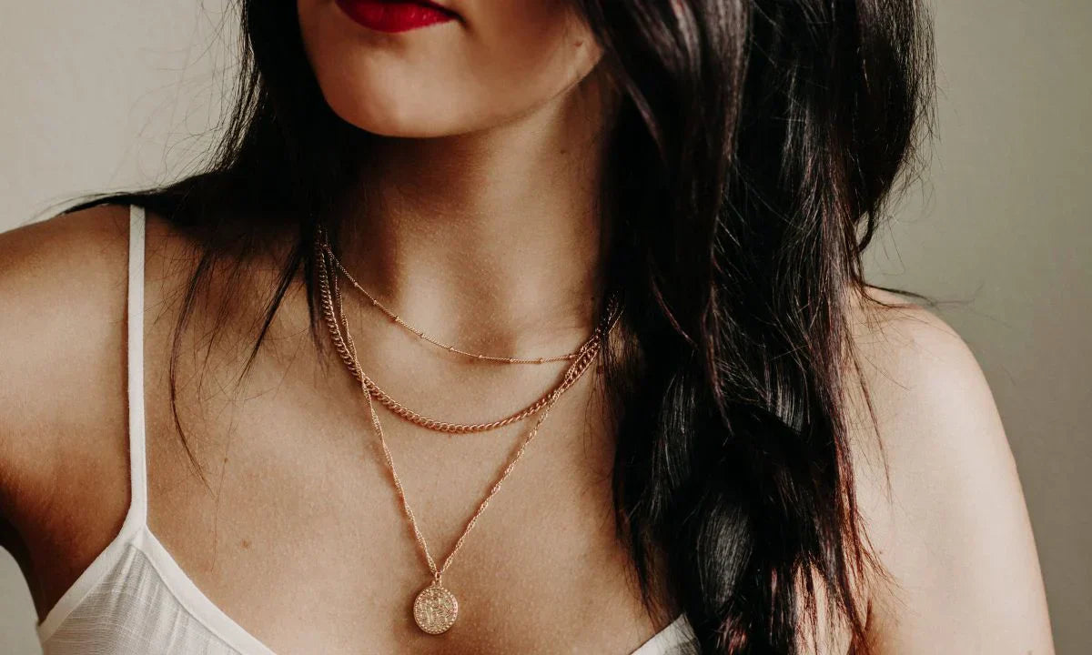 how-to-layer-necklaces