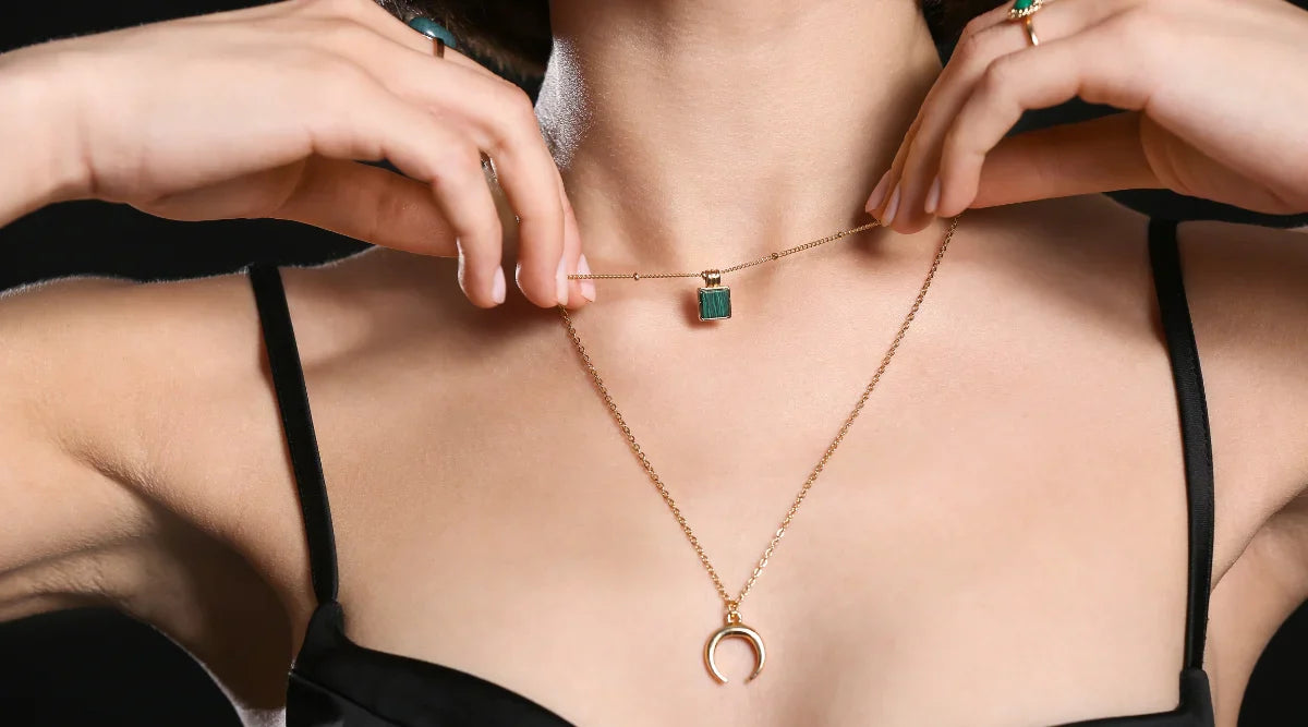 how-to-pick-jewelry-for-a-cocktail-party