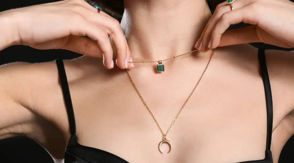 How to Pick Jewelry for a Cocktail Party?