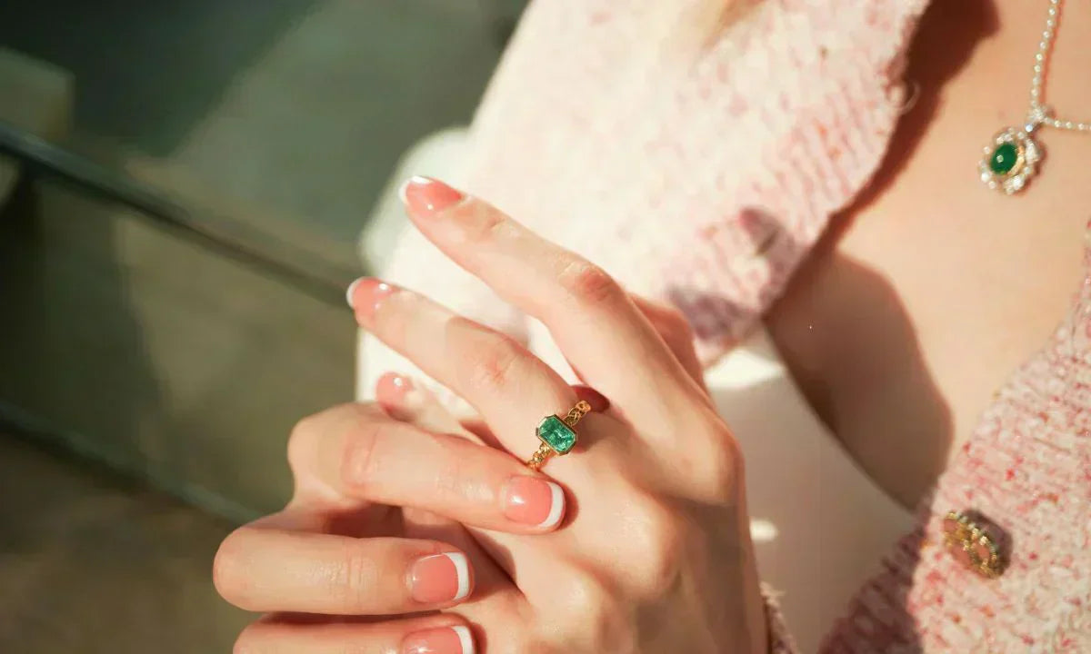 how-to-style-emerald-jewelry