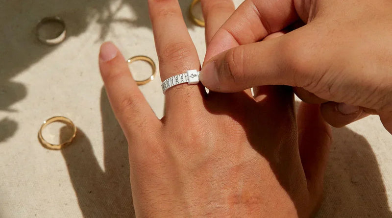 measure-ring-size using measuring tape