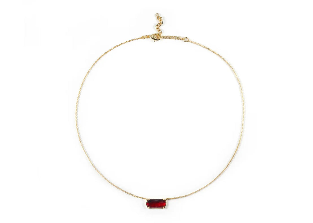 Pendant necklace featuring adjustable chain and extender