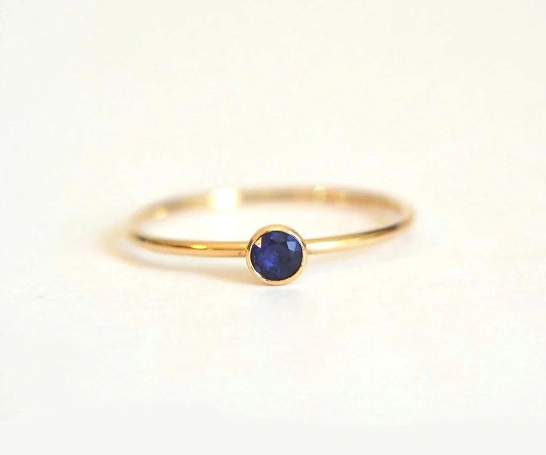 Classic blue sapphire hydro ring in polished 925 sterling silver, offering rich color and timeless elegance
