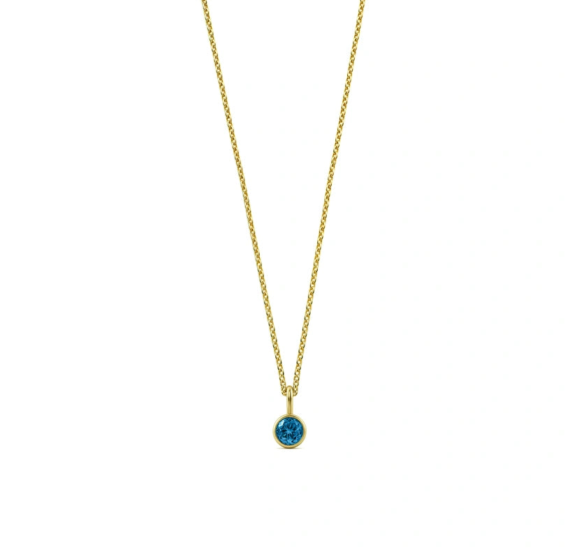 A minimalist March birthstone necklace crafted with a calming aquamarine stone, perfect for everyday wear.

