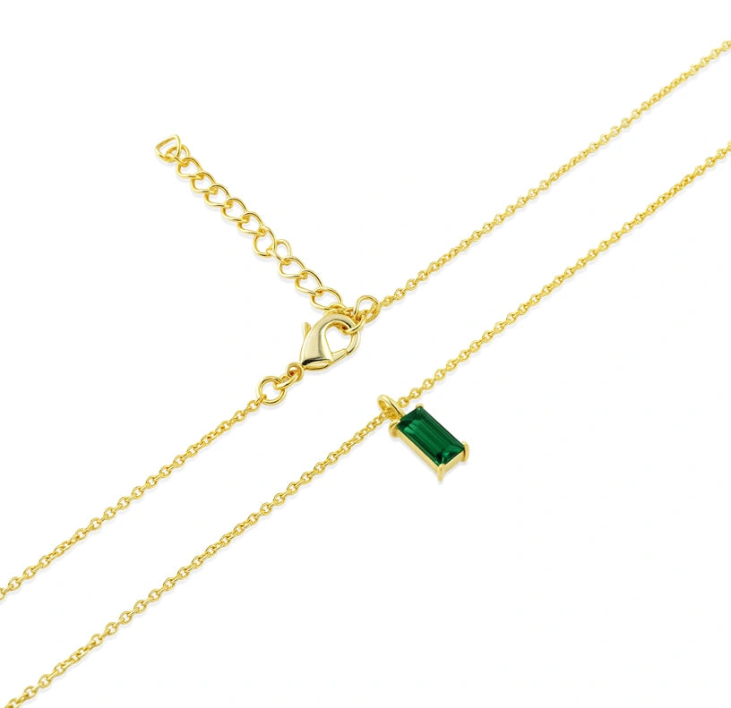 Add timeless charm with this dainty pendant necklace crafted with a rich green May birthstone.

