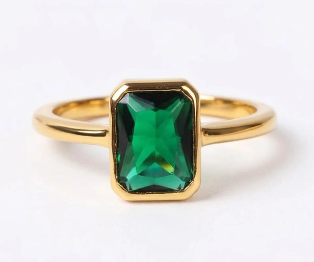 Stunning lab-created emerald ring for women with a brilliant green center stone