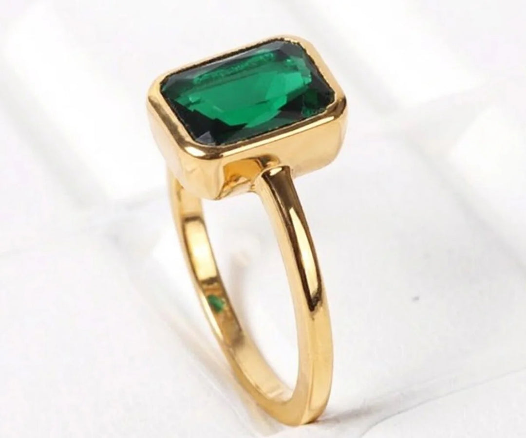 Minimalist lab emerald ring with a sleek band and radiant green gemstone