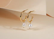 Gold-plated pearl hoop earrings with freshwater pearls
